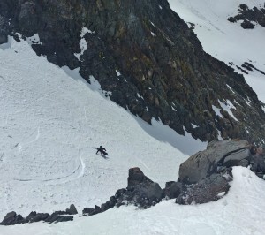 Ripping freshies at Sonora Pass, end of May 2015.  JeremyD photo.