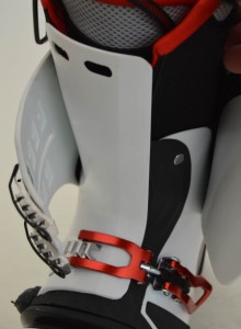 The medial tongue extends up from the lower shell to transfer more power from your legs to your skis.