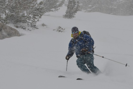 Howie rips pow with the Helio 88 and a very full, 5-day pack. 